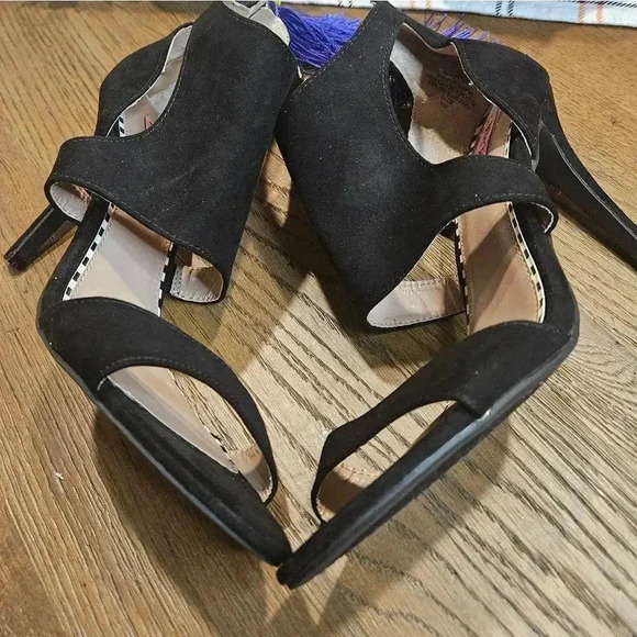 Betsey Black Suede Heeled Sandals with Purple Tassels - Picture 3 of 8